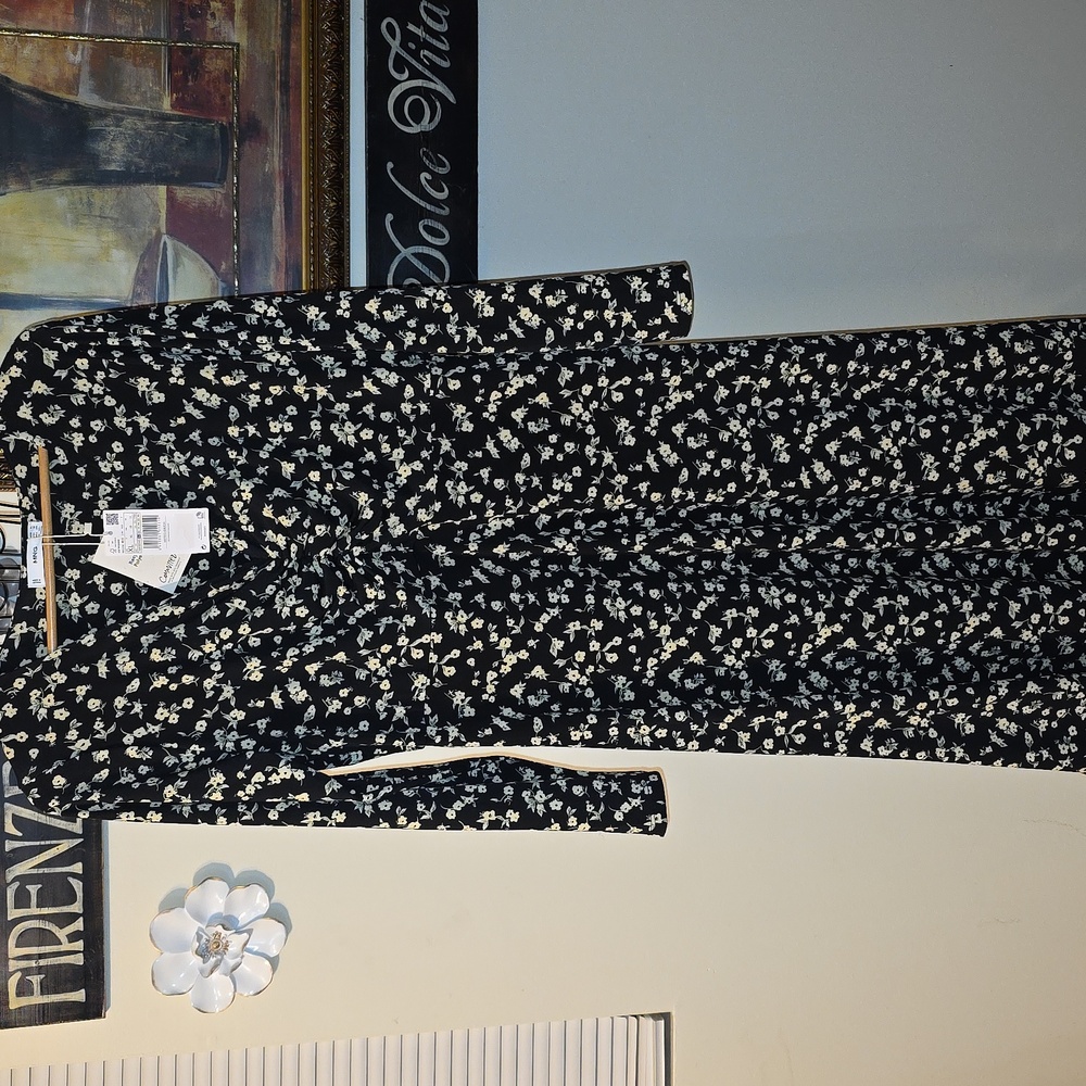 MNG MANGO Black Top with Cream Floral Design Long Sleeve Womens Size 10